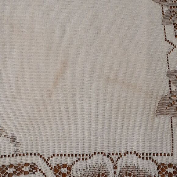 -3 pc bundle of vtg.white Heirloom Lace doilies, runner, placemat, & doily - Picture 10 of 10